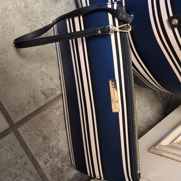 Trina Turk tote bag with hand purse - Picture 4 of 5